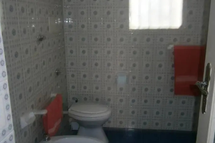 Room 4 of 6