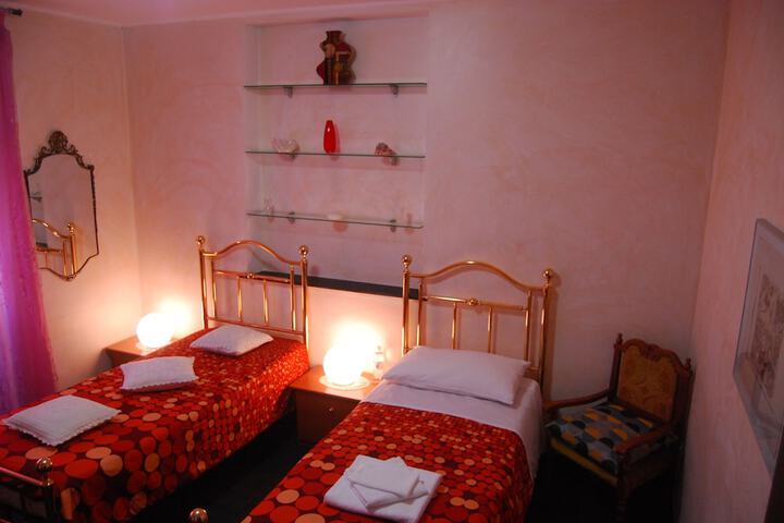 Room 16 of 44