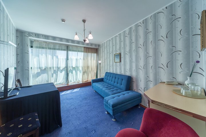 Room 8 of 15
