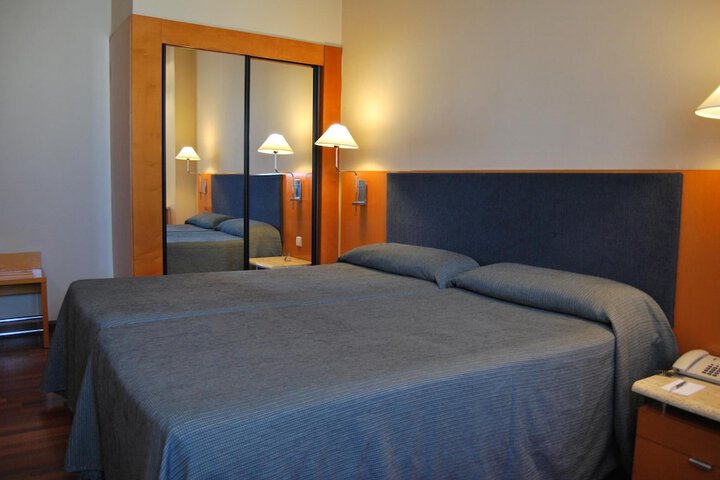 Room 14 of 28