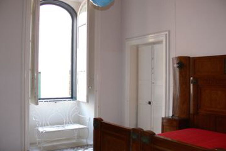 Room 12 of 38