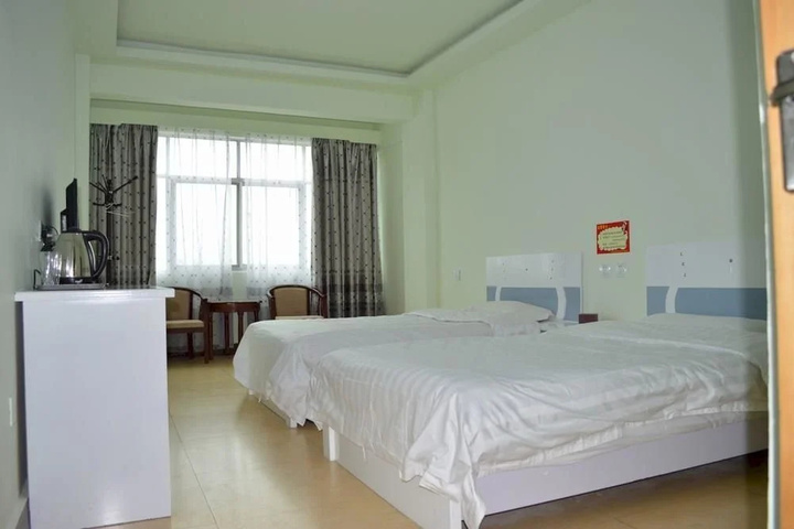 Room 4 of 8