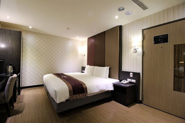 Room 16 of 64