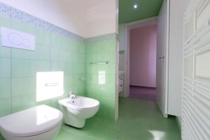 Room 2 of 20