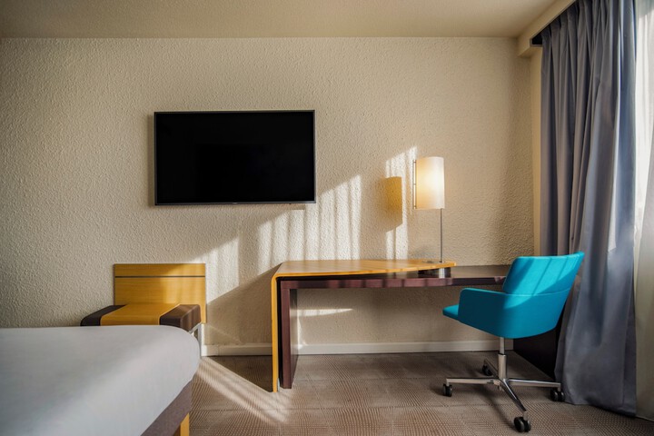 Room 25 of 92