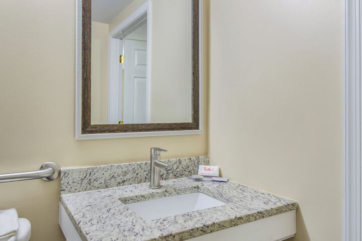 Superior King with Shower Only (8 of 11)