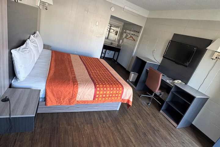 Room 3 of 12