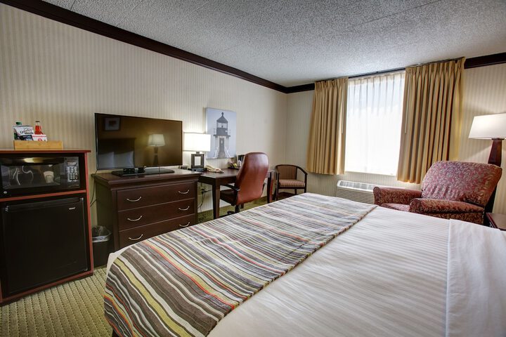 2 Queen Beds (2 of 6)