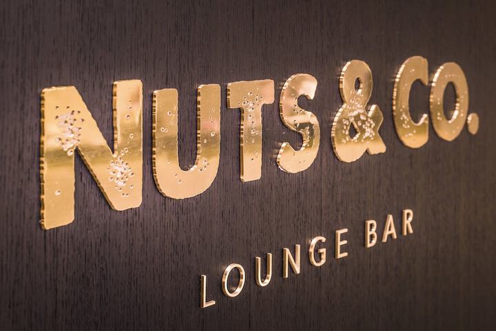 Lounge 113 of 146