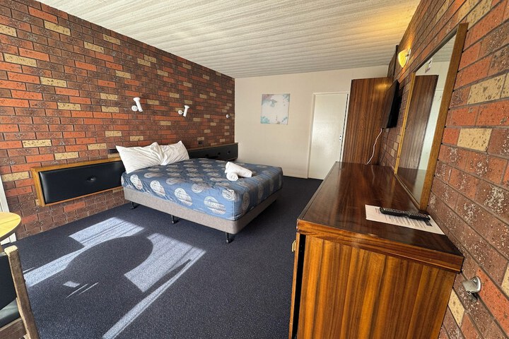 Room 27 of 42
