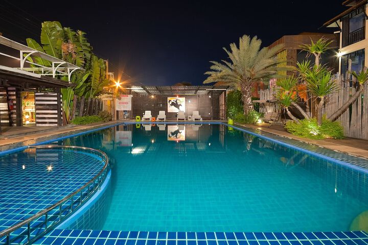 Hotel Pool