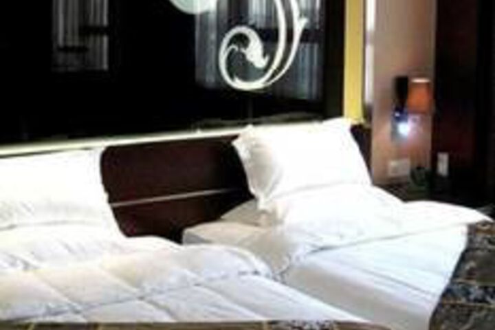 Room 14 of 24