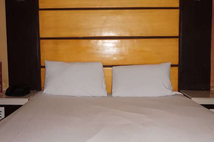 Room 10 of 27