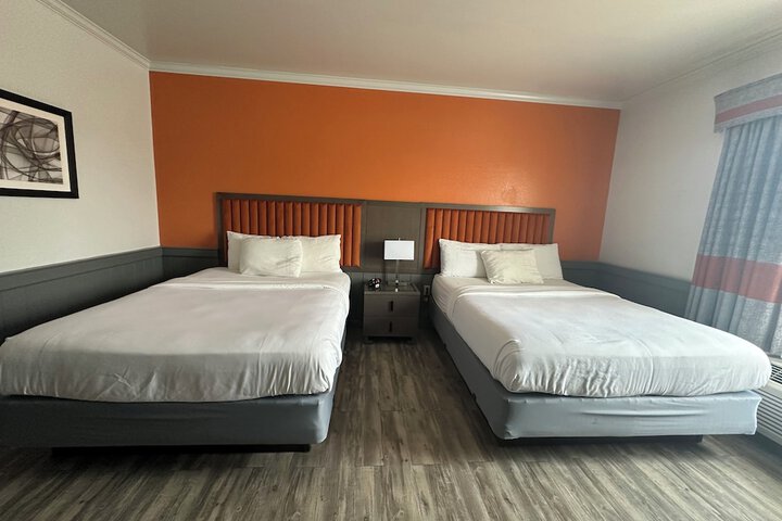 Room 5 of 33
