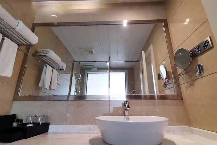 Room 44 of 60