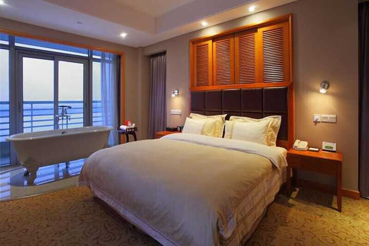 Room 5 of 16