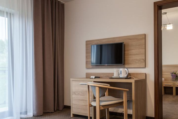Room 6 of 42