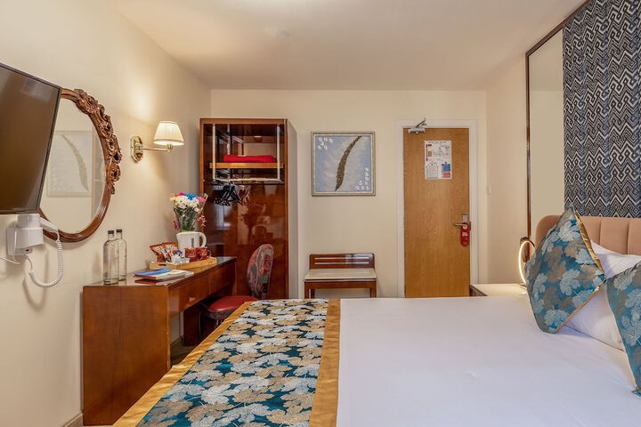 Room 43 of 98