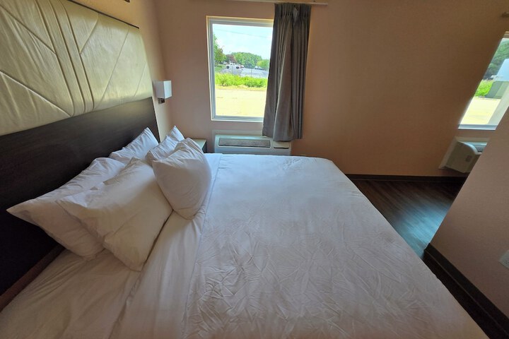 1 King Bed Suite (4 of 5)