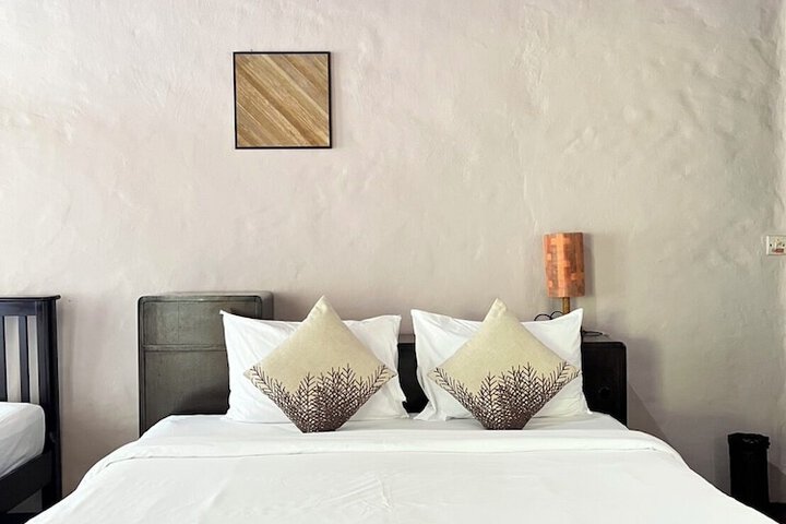 Room 44 of 214