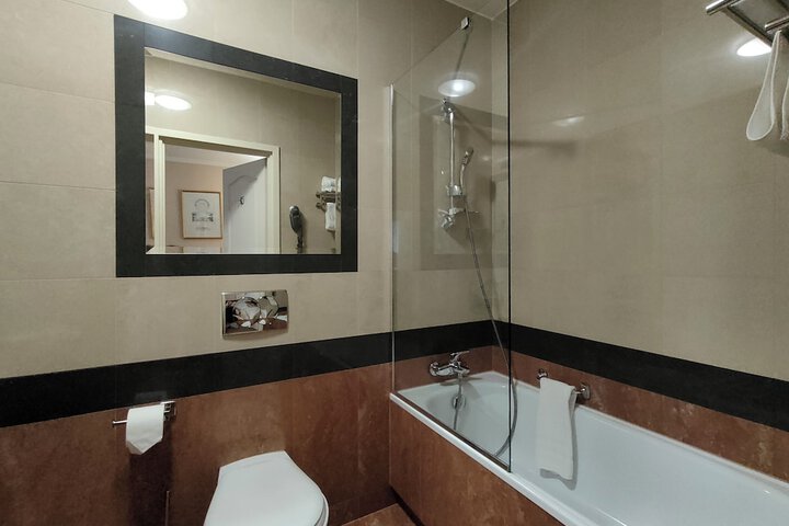 Room 60 of 80