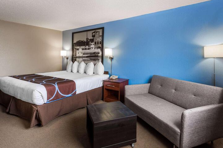 1 King Bed (6 of 7)