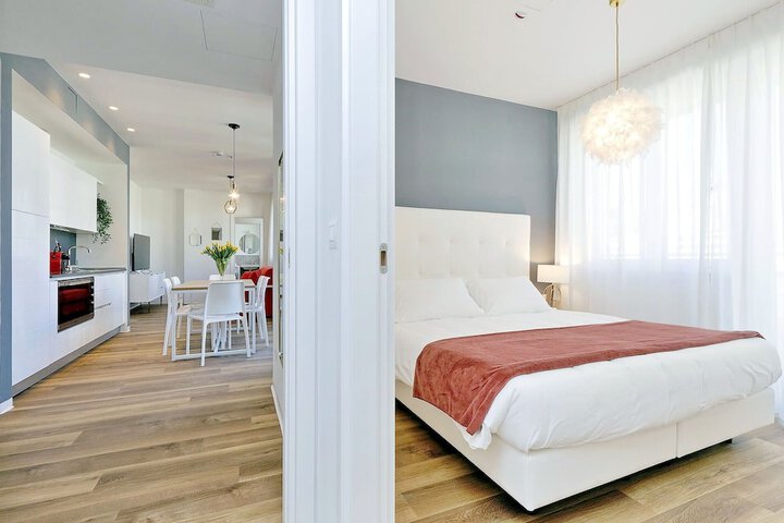 Room 32 of 195