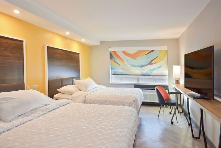 2 Queen Beds (3 of 12)