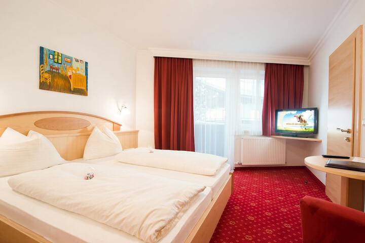 Room 5 of 33