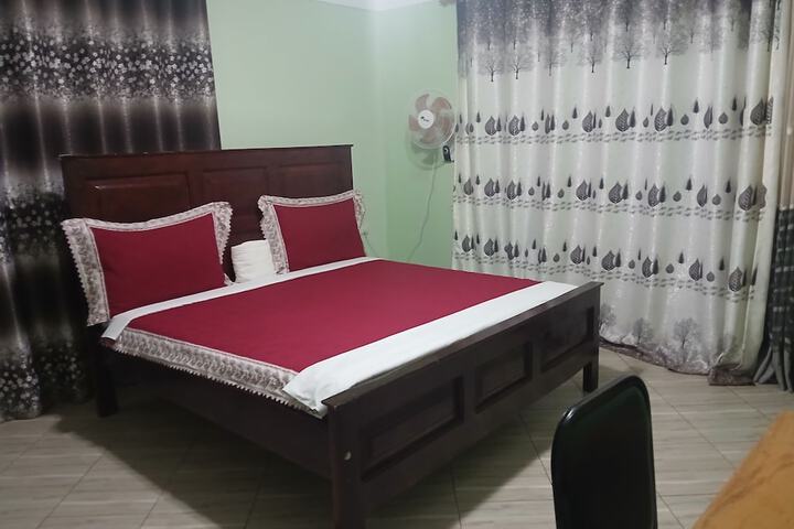 Room 6 of 16