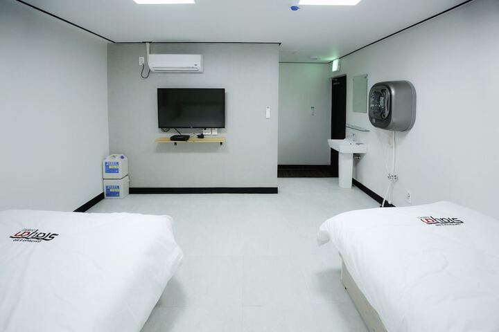 Room 15 of 46