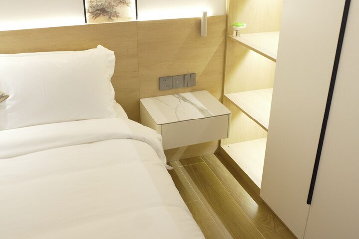 Room 14 of 95