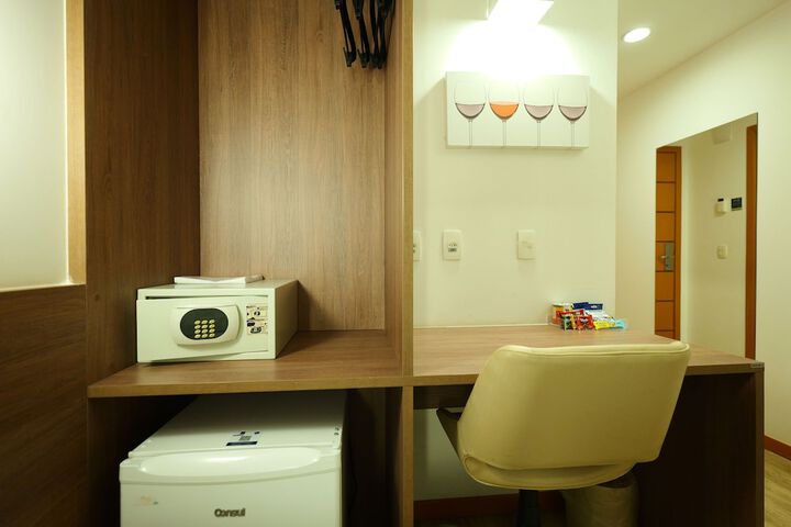 Room 32 of 79
