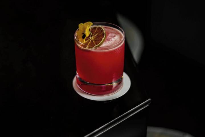 Lounge 105 of 122