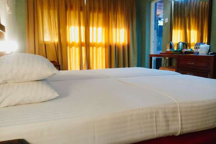 Room 30 of 68