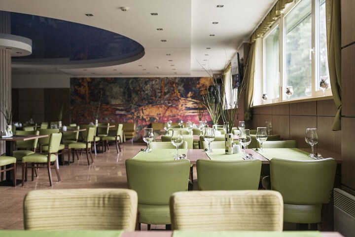 Dining 50 of 64