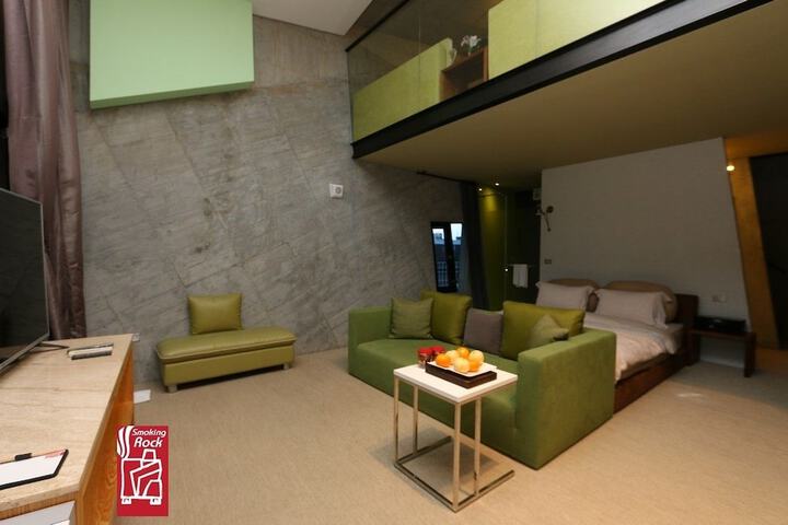 Room 27 of 47