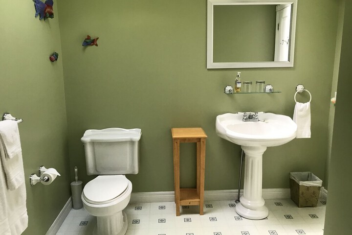 Room 8 of 28