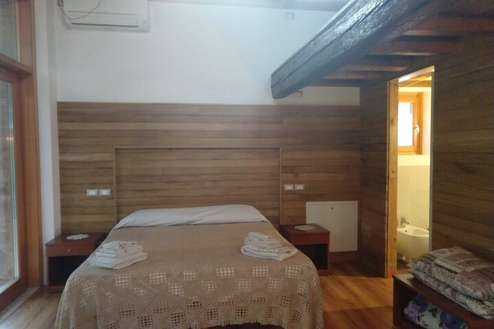 Room 8 of 37