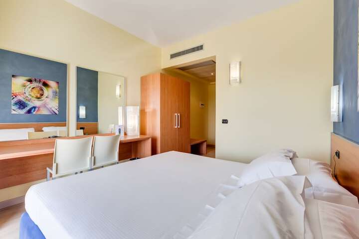 Room 53 of 114