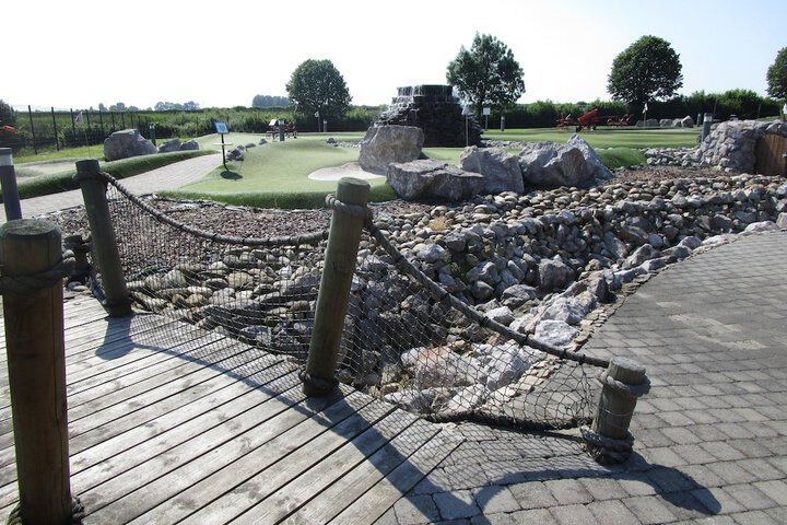 Mini-golf