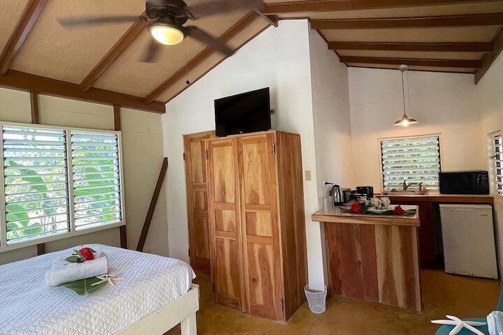 Room 2 of 33