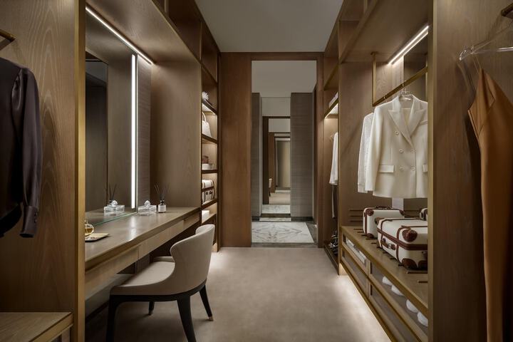 Room 75 of 212