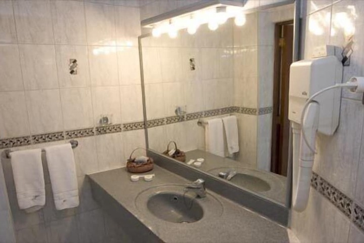 Room 8 of 14