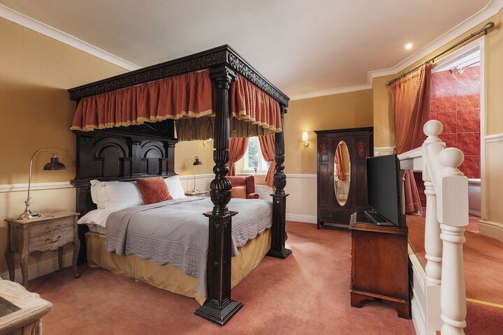 Room 53 of 84