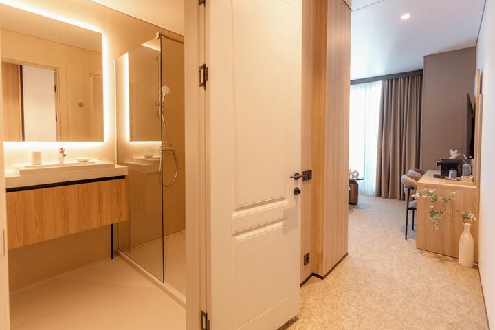 Room 9 of 29