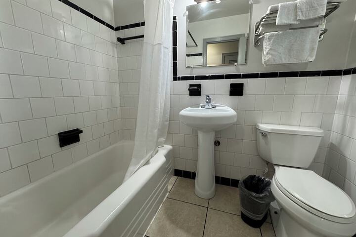 Deluxe Double Room (7 of 12)