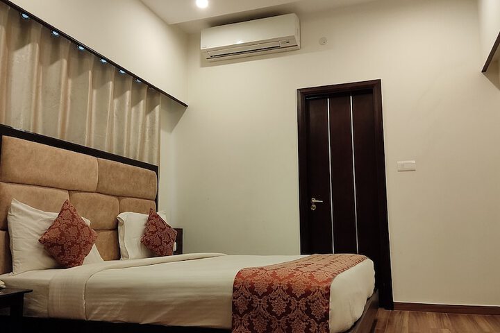 Room 9 of 25