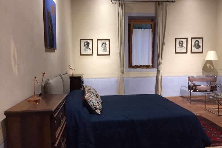 Room 3 of 73