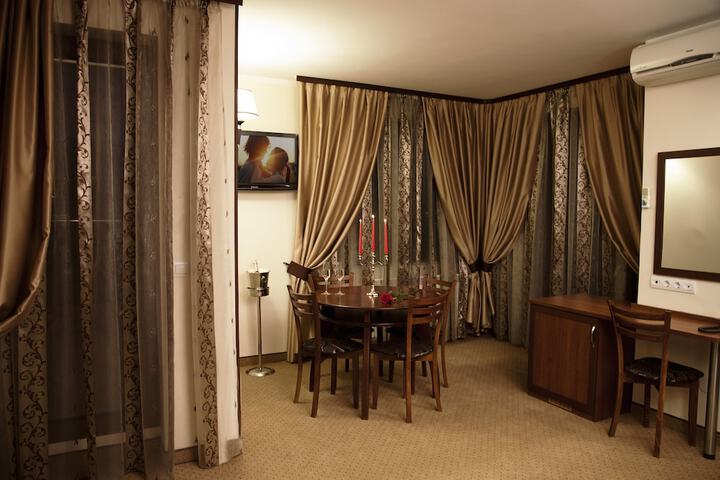 Dining Photos
